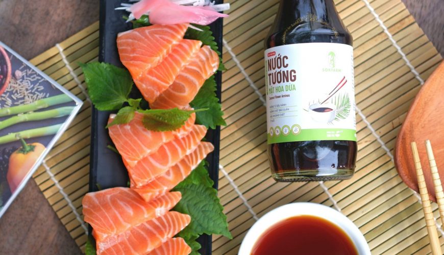 Nước tương mật hoa dừa Sokfarm với Sashimi Cá Hồi